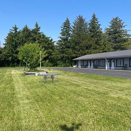 Miracle Motel Chatham-Kent Exterior photo