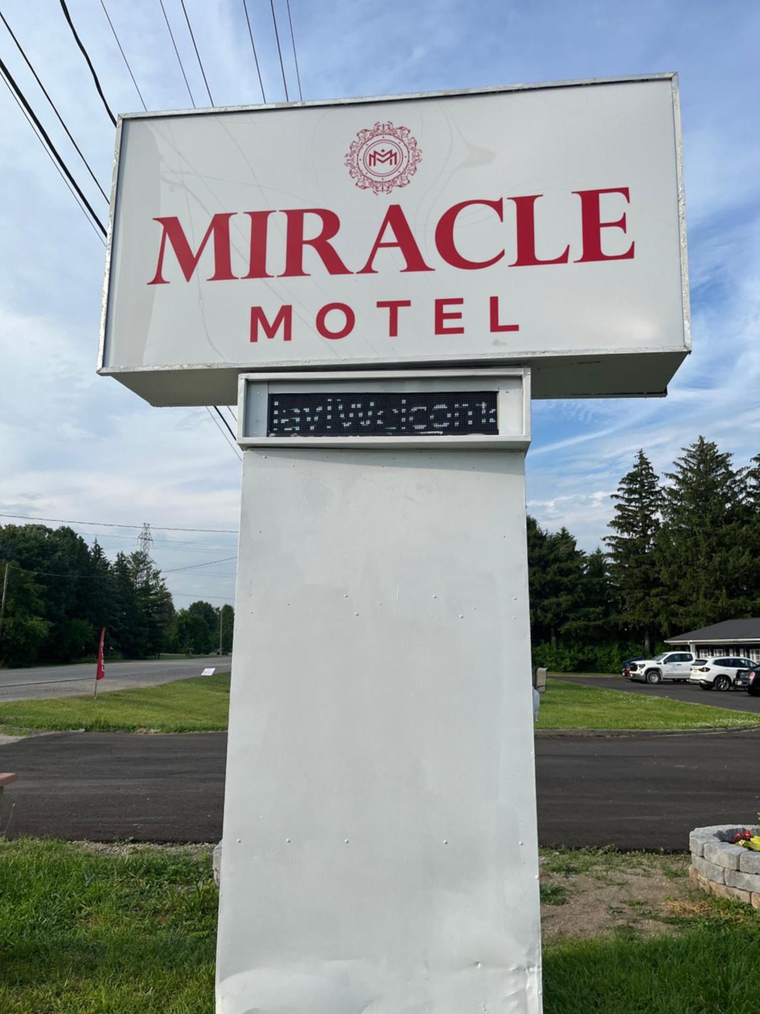 Miracle Motel Chatham-Kent Exterior photo